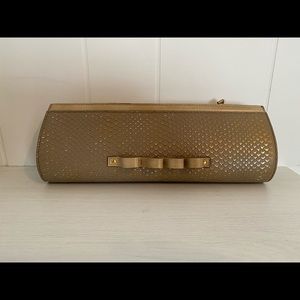 Wren and Roch “street smart” clutch